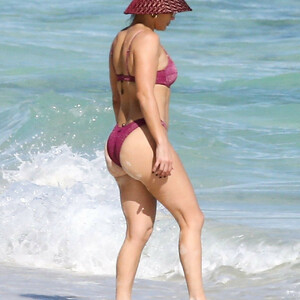Free Nude Celeb Jennifer Lopez 014 pic