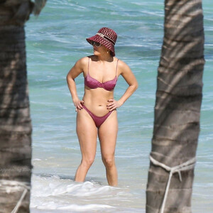 Nude Celeb Pic Jennifer Lopez 023 pic