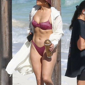 Nude Celeb Pic Jennifer Lopez 030 pic
