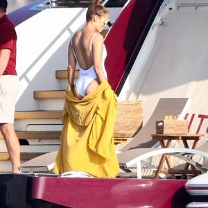 Naked celebrity picture Jennifer Lopez 034 pic