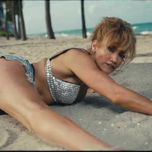 Famous Nude Jennifer Lopez 032 pic