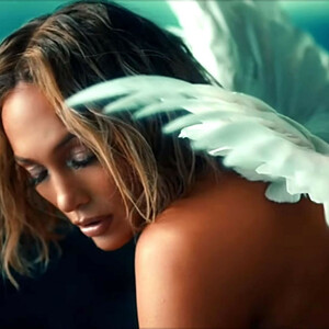 Famous Nude Jennifer Lopez 021 pic