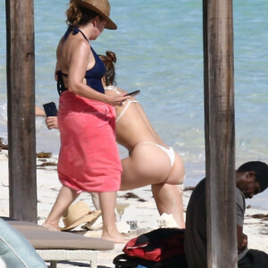 Naked celebrity picture Jennifer Lopez 014 pic