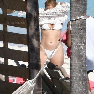 Celeb Naked Jennifer Lopez 023 pic