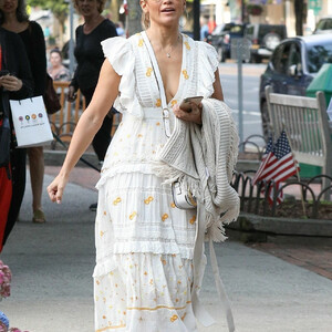 Free Nude Celeb Jennifer Lopez 021 pic