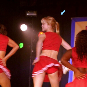 Famous Nude Jessy Schram 015 pic
