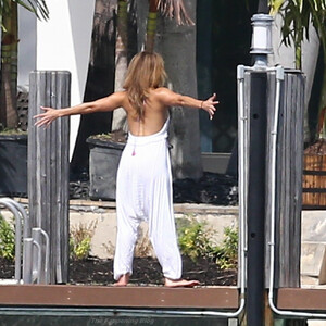 Free nude Celebrity Jennifer Lopez 010 pic