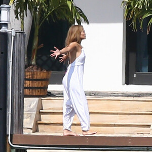 celeb nude Jennifer Lopez 018 pic
