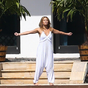 Nude Celeb Pic Jennifer Lopez 021 pic
