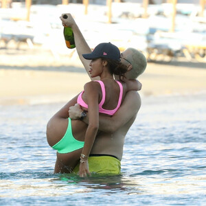 Celebrity Leaked Nude Photo Joan Smalls 007 pic