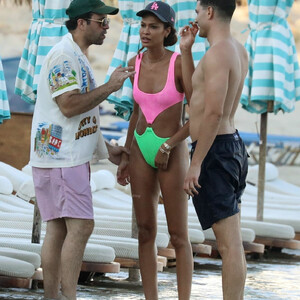 Free nude Celebrity Joan Smalls 015 pic