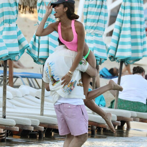 Hot Naked Celeb Joan Smalls 019 pic