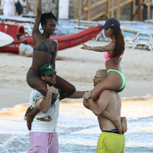 Free nude Celebrity Joan Smalls 025 pic