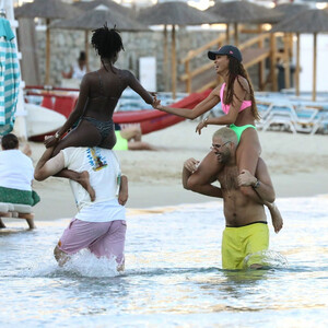 Naked celebrity picture Joan Smalls 028 pic