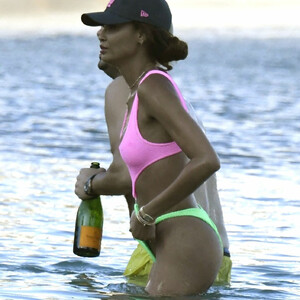 Celeb Naked Joan Smalls 036 pic