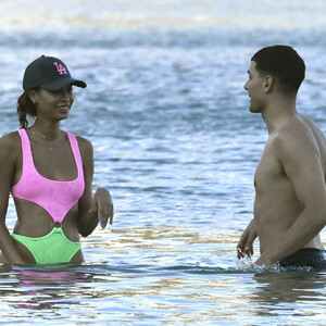 Naked celebrity picture Joan Smalls 040 pic