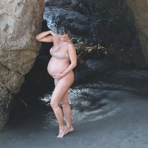 Celebrity Naked Joanna Krupa 013 pic