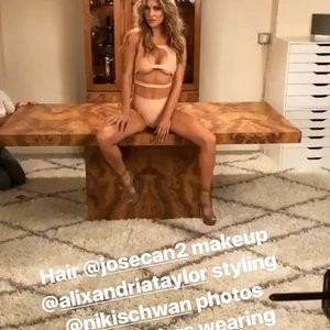 Naked Celebrity Joanna Krupa 004 pic