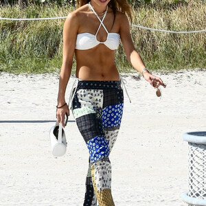 Jocelyn Chew Enjoys a Sunny Sunday with Friends in Miami Beach (57 Photos) - Leaked Nudes