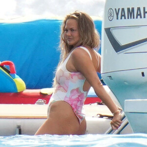 Nude Celebrity Picture Chrissy Teigen 011 pic