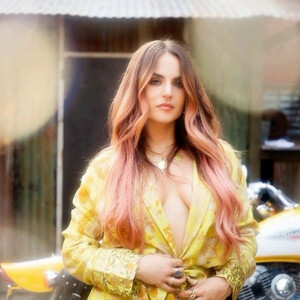 Naked Celebrity JoJo Levesque 033 pic