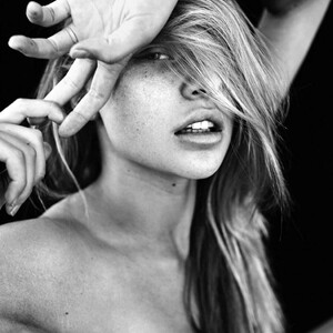 Naked celebrity picture Josie Canseco 060 pic