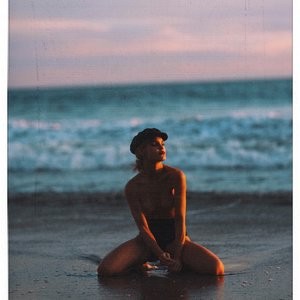 Joy Corrigan Topless (6 Photos) – Leaked Nudes