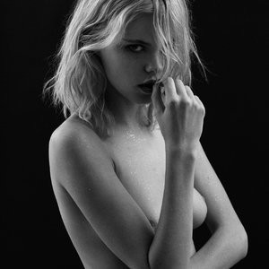 Naked Celebrity Pic Julia Almendra 001 pic