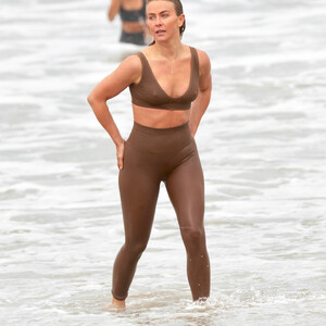 Naked Celebrity Julianne Hough 015 pic