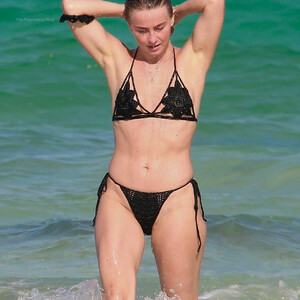 Free Nude Celeb Julianne Hough 002 pic