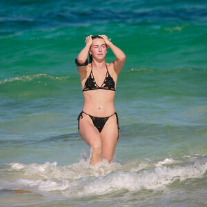 Free nude Celebrity Julianne Hough 010 pic
