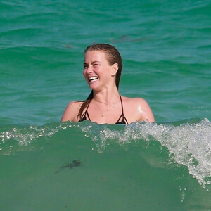 Free nude Celebrity Julianne Hough 014 pic