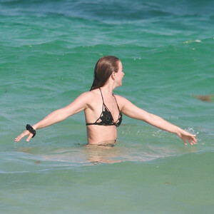 Free Nude Celeb Julianne Hough 027 pic