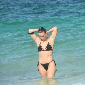 Naked Celebrity Pic Julianne Hough 031 pic
