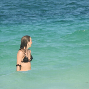 Naked Celebrity Pic Julianne Hough 035 pic