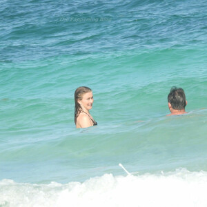Famous Nude Julianne Hough 057 pic