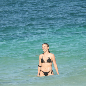Free nude Celebrity Julianne Hough 066 pic