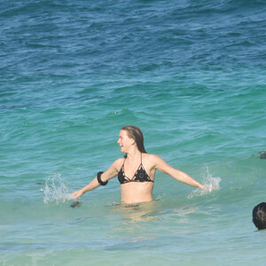 Famous Nude Julianne Hough 067 pic