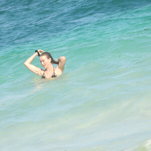 celeb nude Julianne Hough 080 pic