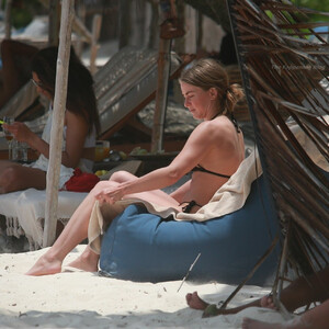 Naked Celebrity Julianne Hough 095 pic