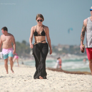 Naked celebrity picture Julianne Hough 117 pic