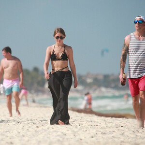 Nude Celebrity Picture Julianne Hough 126 pic