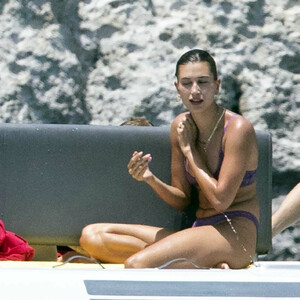 Free Nude Celeb Hailey Baldwin 001 pic