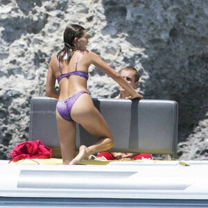 Hot Naked Celeb Hailey Baldwin 019 pic