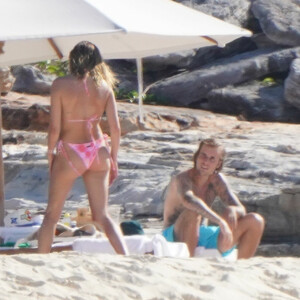 Celeb Nude Hailey Baldwin 009 pic