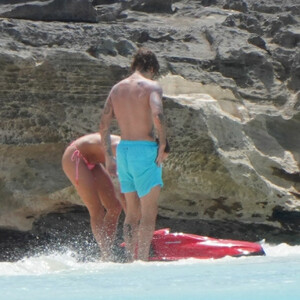 Nude Celeb Pic Hailey Baldwin 034 pic