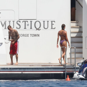 Celebrity Nude Pic Hailey Baldwin 003 pic