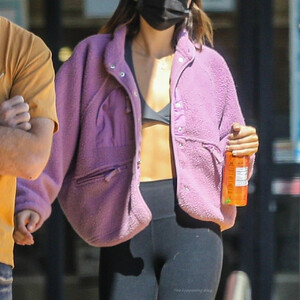 Kaia Gerber Shows Off Her Abs While Grabbing a Coffee at Blue Bottle Coffee (20 Photos) – Leaked Nudes
