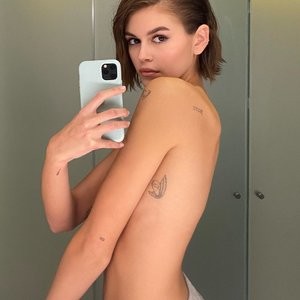 Kaia Gerber Topless (1 Photo) – Leaked Nudes