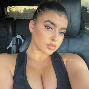 Free nude Celebrity Kalani Hilliker 010 pic